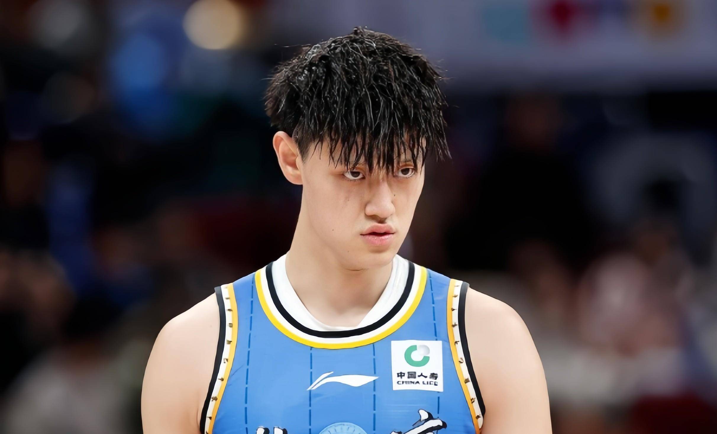 CBA总决赛战情围绕，广东宏远队夺得四连冠引热议