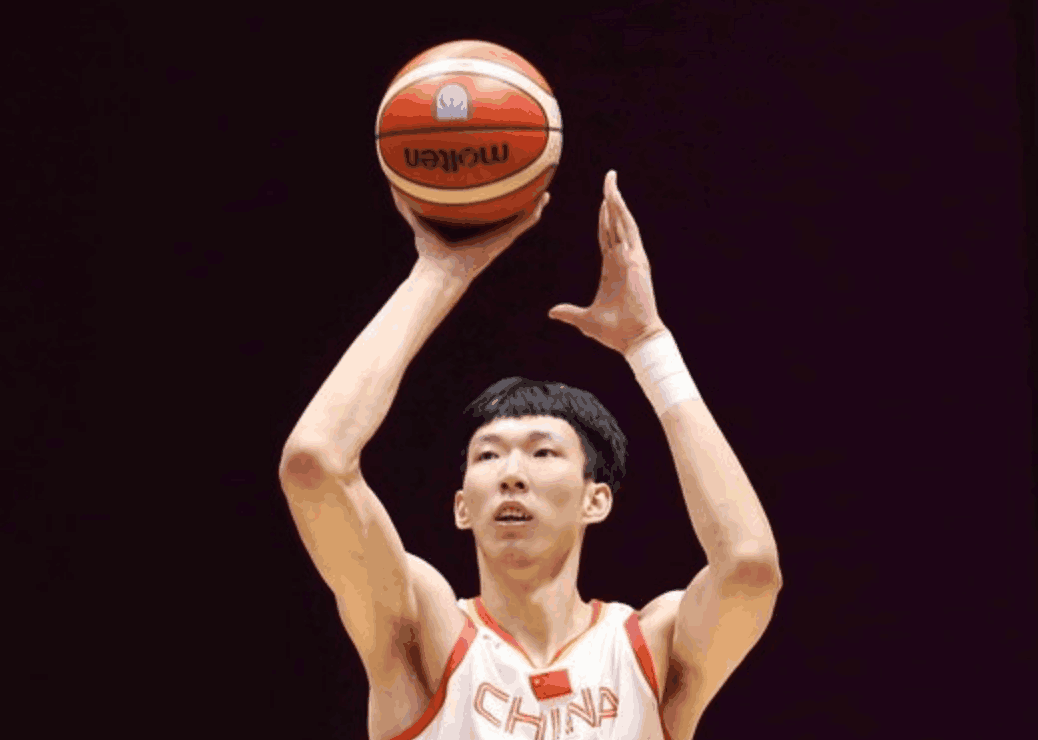 周琦代表中国参加篮球世界杯，成为国内热议焦点