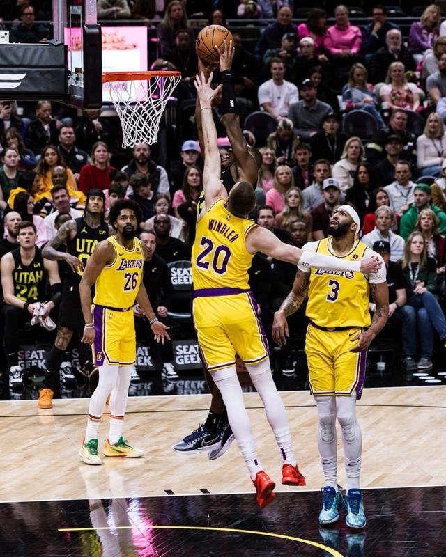 NBA常规赛：湖人战胜尼克斯，取得五连胜