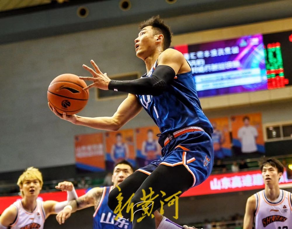 山东男篮风光再现，雄心壮志拼尽全力