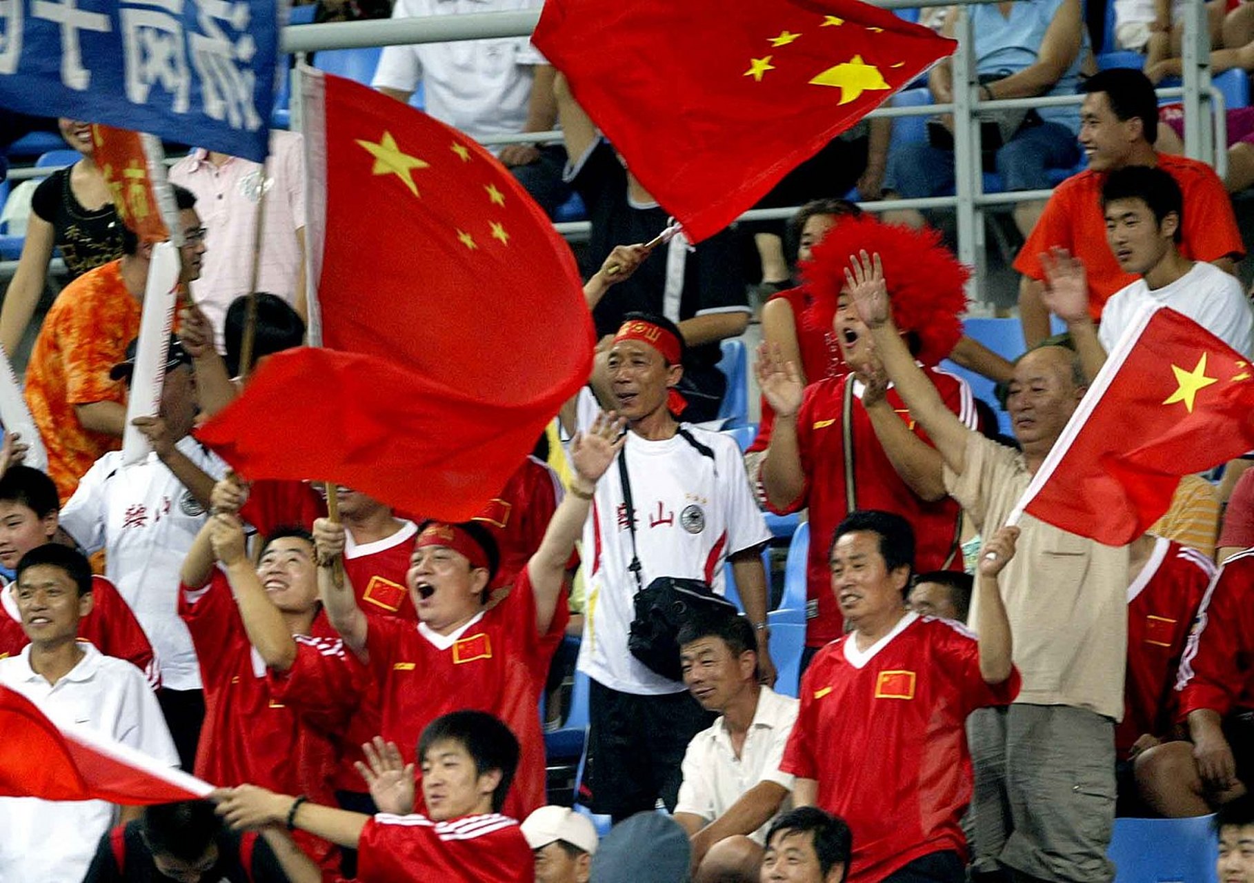 世界体育赛场，中国运动员夺金连连